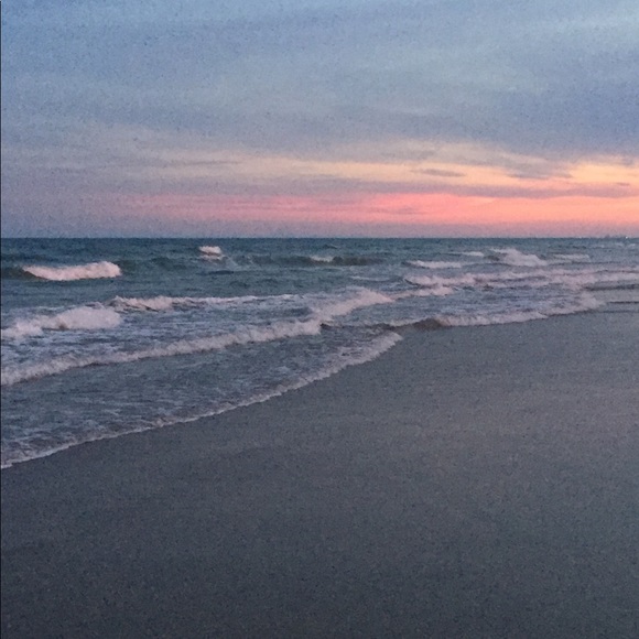 MEET YOUR POSHER 👩🏼‍⚕️💉💍 - Picture 5 of 6